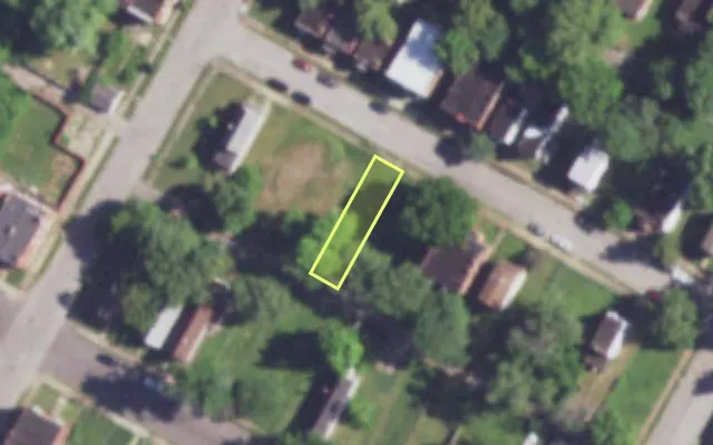 Aerial view of 4228 W FARLIN AV — vacant lot, St. Louis with approximate parcel outline