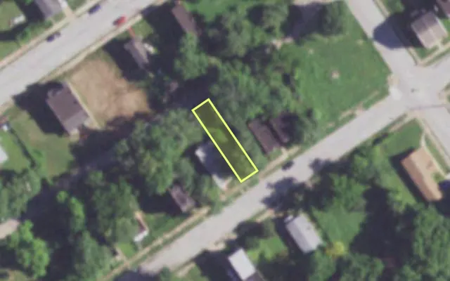 Aerial view of 1523 OBEAR AV — vacant lot, St. Louis with approximate parcel outline