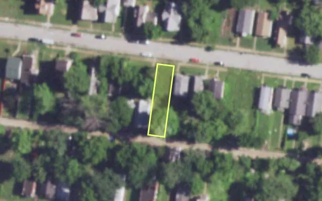 Aerial view of 880 ELIAS AV — vacant lot, St. Louis with approximate parcel outline