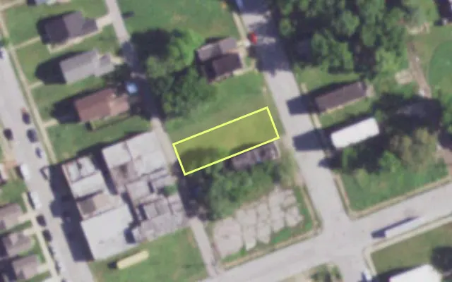 Aerial view of 3913 N 23RD ST — vacant lot, St. Louis with approximate parcel outline