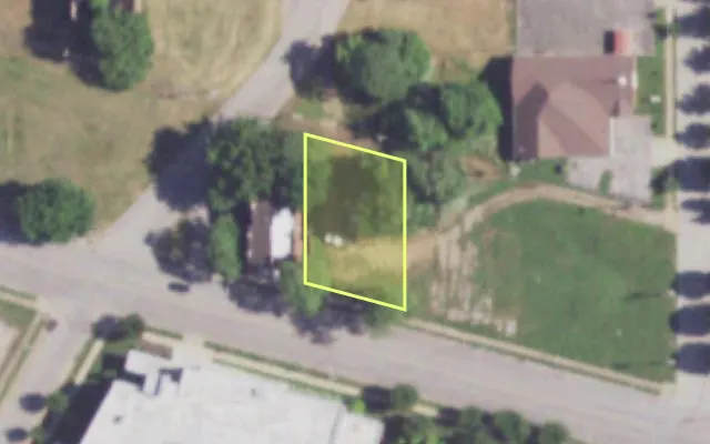 Aerial view of 3127 CASS AV — vacant lot, St. Louis with approximate parcel outline