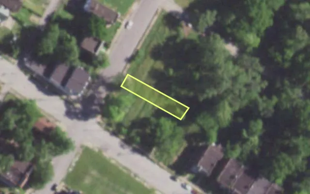 Aerial view of 1408 ARLINGTON AV — vacant lot, St. Louis with approximate parcel outline
