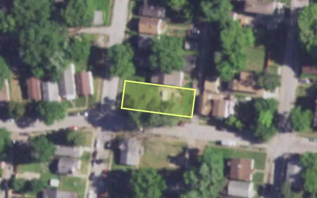 Aerial view of 8970 EDNA ST — vacant lot, St. Louis with approximate parcel outline