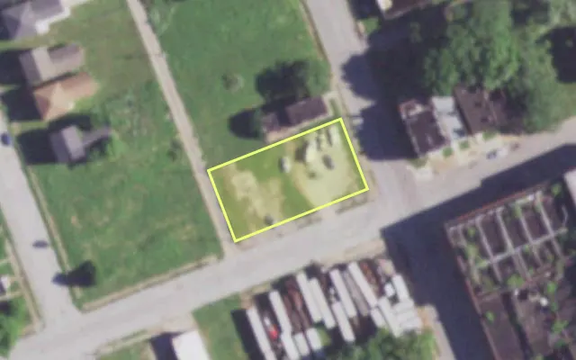 Aerial view of 2133 BREMEN AV — vacant lot, St. Louis with approximate parcel outline