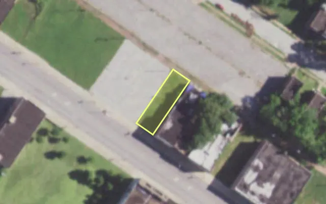 Aerial view of 5933 DR MARTIN LUTHER KING DR — vacant lot, St. Louis with approximate parcel outline