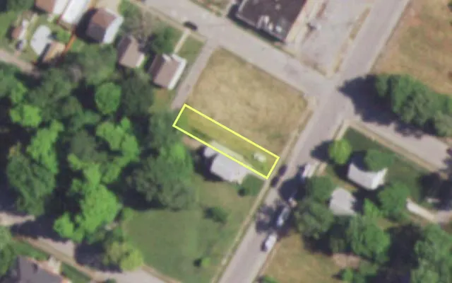 Aerial view of 2419 N TAYLOR AV — vacant lot, St. Louis with approximate parcel outline