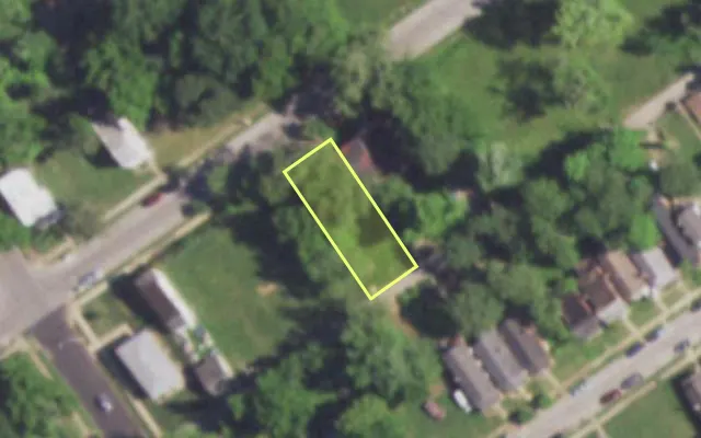 Aerial view of 5420 THRUSH AV — vacant lot, St. Louis with approximate parcel outline