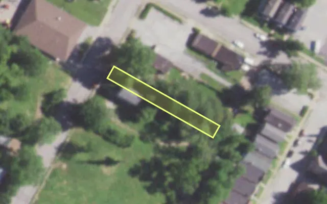 Aerial view of 2856 ARLINGTON AV — vacant lot, St. Louis with approximate parcel outline