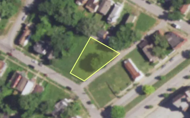 Aerial view of 5915 GARESCHE AV — vacant lot, St. Louis with approximate parcel outline