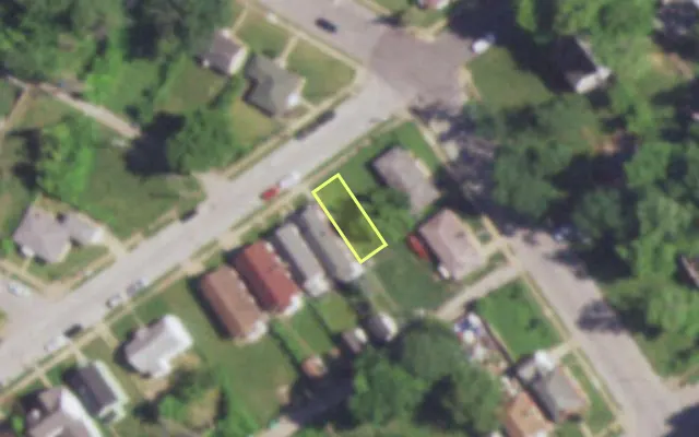 Aerial view of 4982 WREN AV — vacant lot, St. Louis with approximate parcel outline