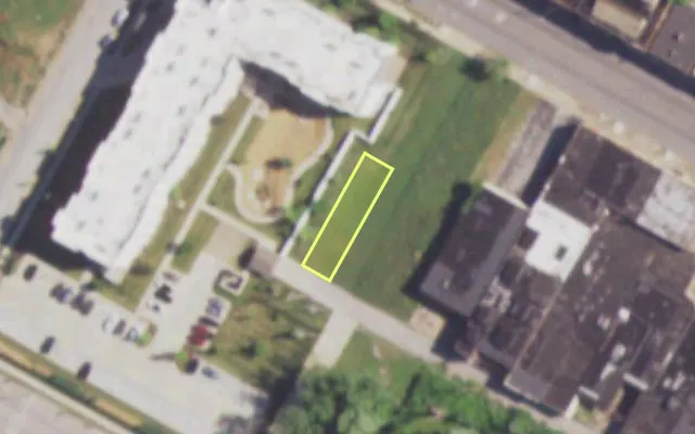 Aerial view of 4232 W DR MARTIN LUTHER KING DR — vacant lot, St. Louis with approximate parcel outline