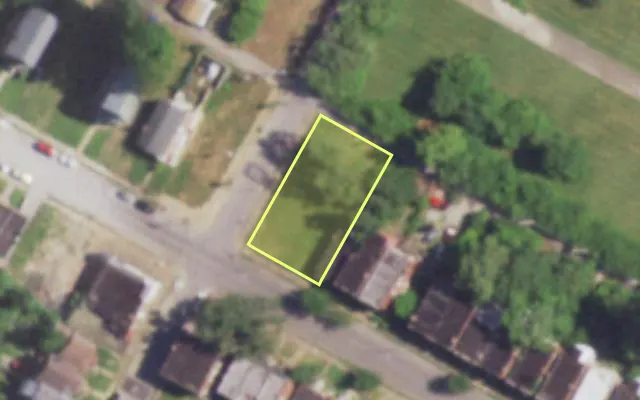 Aerial view of 5053 ST LOUIS AV — vacant lot, St. Louis with approximate parcel outline