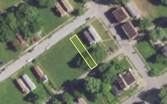 Aerial view of 5086 GERALDINE AV — vacant lot, St. Louis with approximate parcel outline