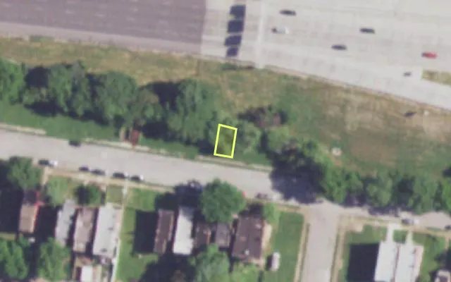 Aerial view of 2711 GEYER AV — vacant lot, St. Louis with approximate parcel outline