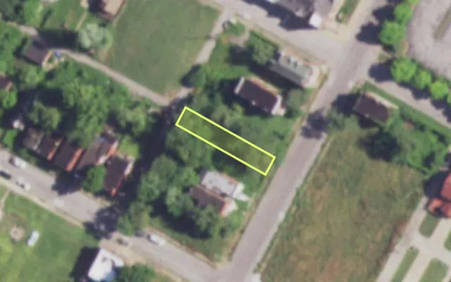 Aerial view of 1915 ANNIE MALONE DR — vacant lot, St. Louis with approximate parcel outline