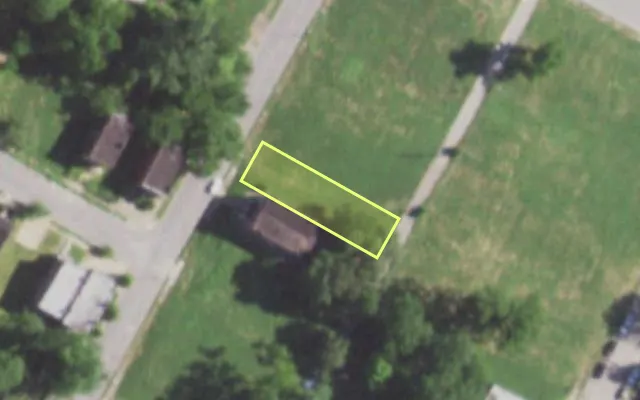 Aerial view of 1946 CLARA AV — vacant lot, St. Louis with approximate parcel outline