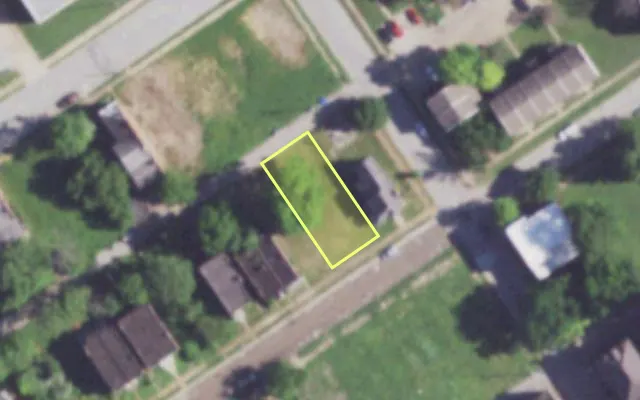 Aerial view of 2107 OBEAR AV — vacant lot, St. Louis with approximate parcel outline