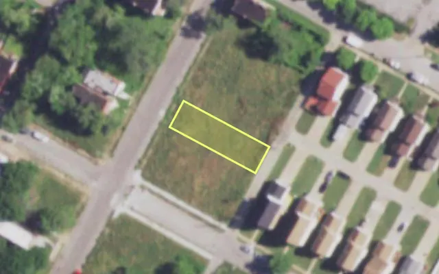 Aerial view of 1908 ANNIE MALONE DR — vacant lot, St. Louis with approximate parcel outline