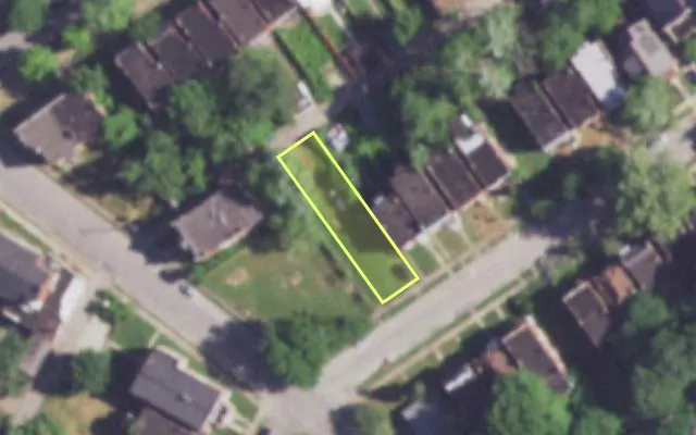 Aerial view of 4415 RED BUD AV — vacant lot, St. Louis with approximate parcel outline