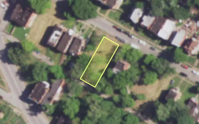 Aerial view of 4830 LABADIE AV — vacant lot, St. Louis with approximate parcel outline