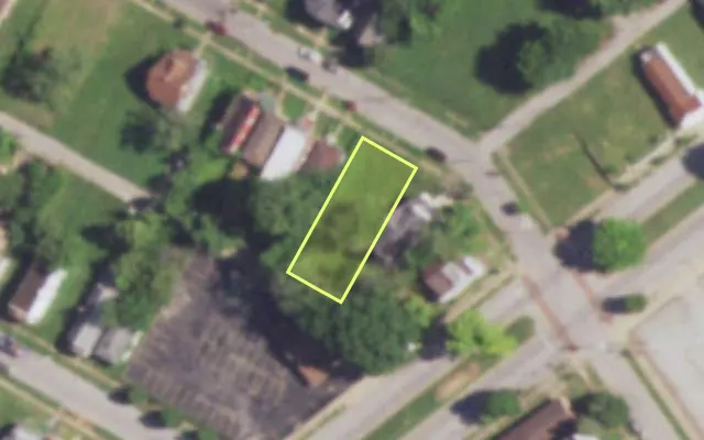 Aerial view of 5918 GARESCHE AV — vacant lot, St. Louis with approximate parcel outline