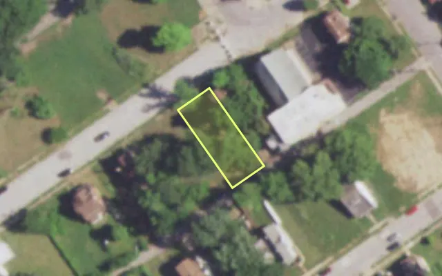 Aerial view of 4940 EMERSON AV — vacant lot, St. Louis with approximate parcel outline