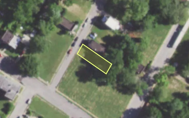 Aerial view of 1464 SHAWMUT PL — vacant lot, St. Louis with approximate parcel outline