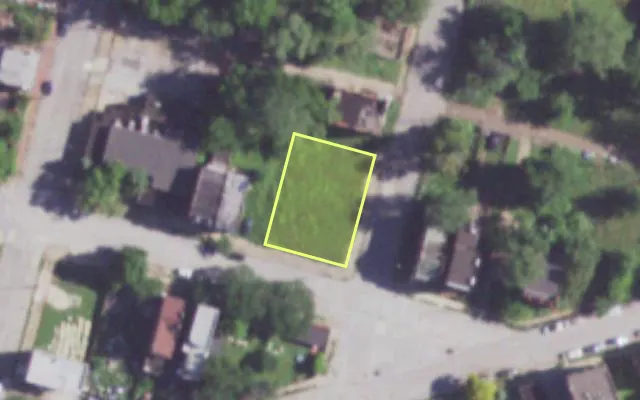Aerial view of 2903 N 13TH ST — vacant lot, St. Louis with approximate parcel outline