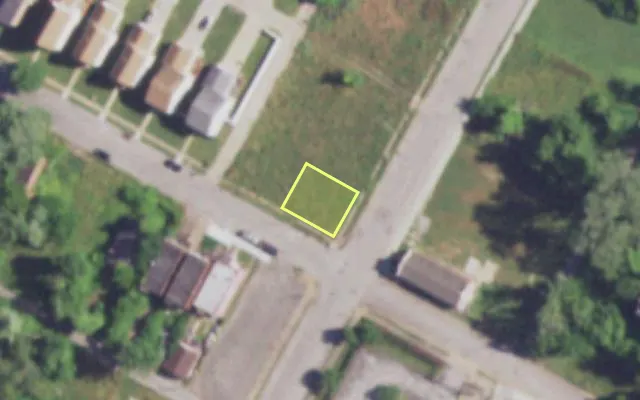 Aerial view of 1901 WHITTIER ST — vacant lot, St. Louis with approximate parcel outline