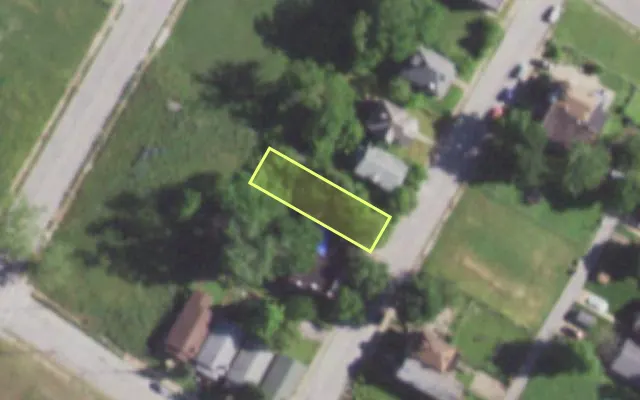 Aerial view of 1421 SHAWMUT PL — vacant lot, St. Louis with approximate parcel outline