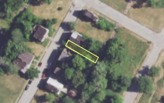 Aerial view of 1910 COLEMAN ST — vacant lot, St. Louis with approximate parcel outline
