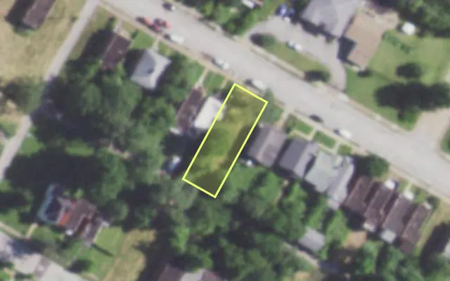 Aerial view of 5234 ST LOUIS AV — vacant lot, St. Louis with approximate parcel outline