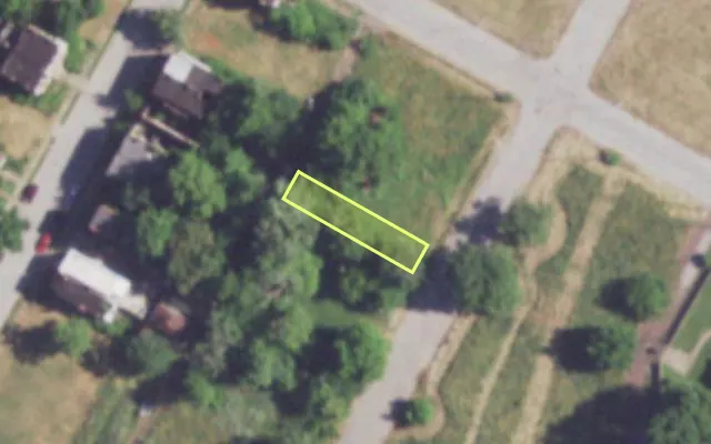 Aerial view of 1911 LAFLIN ST — vacant lot, St. Louis with approximate parcel outline