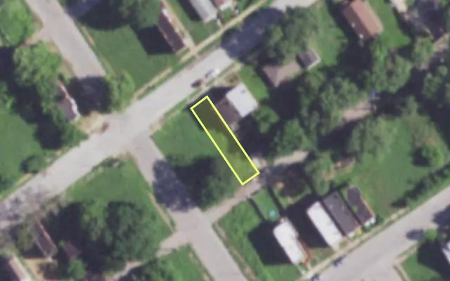 Aerial view of 2058 DESOTO AV — vacant lot, St. Louis with approximate parcel outline