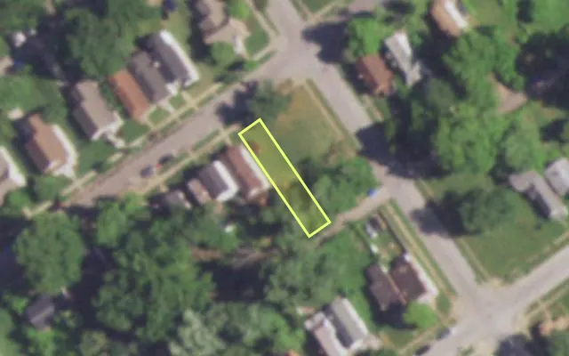 Aerial view of 4582 DAVISON AV — vacant lot, St. Louis with approximate parcel outline