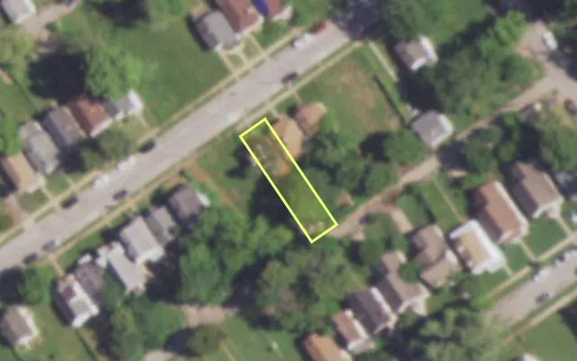 Aerial view of 4754 THRUSH AV — vacant lot, St. Louis with approximate parcel outline