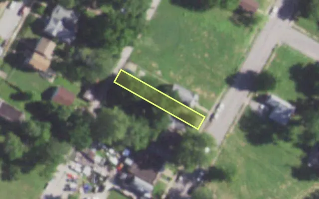 Aerial view of 2531 ARLINGTON AV — vacant lot, St. Louis with approximate parcel outline