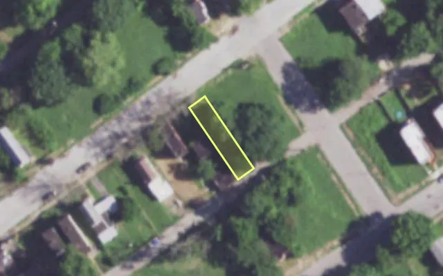 Aerial view of 2108 DESOTO AV — vacant lot, St. Louis with approximate parcel outline