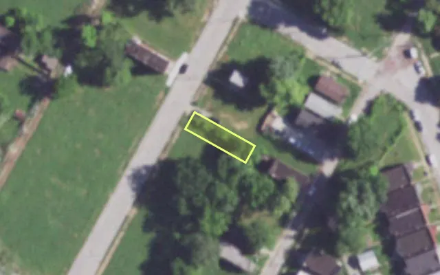 Aerial view of 4152 GROVE ST — vacant lot, St. Louis with approximate parcel outline