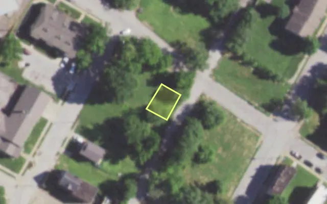 Aerial view of 1570 IRVING AV — vacant lot, St. Louis with approximate parcel outline