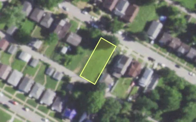 Aerial view of 5840 SALOMA AV — vacant lot, St. Louis with approximate parcel outline