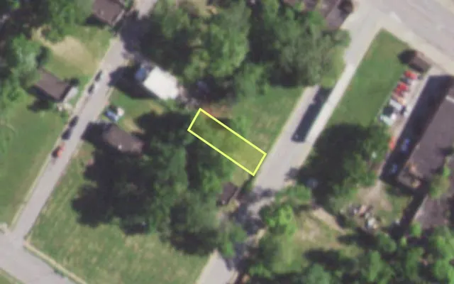 Aerial view of 1479 BLACKSTONE AV — vacant lot, St. Louis with approximate parcel outline