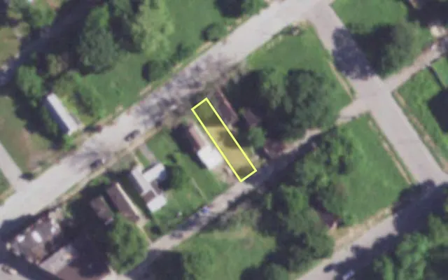 Aerial view of 2116 DESOTO AV — vacant lot, St. Louis with approximate parcel outline