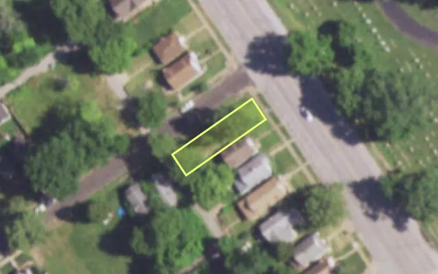 Aerial view of 5424 W FLORISSANT AV — vacant lot, St. Louis with approximate parcel outline