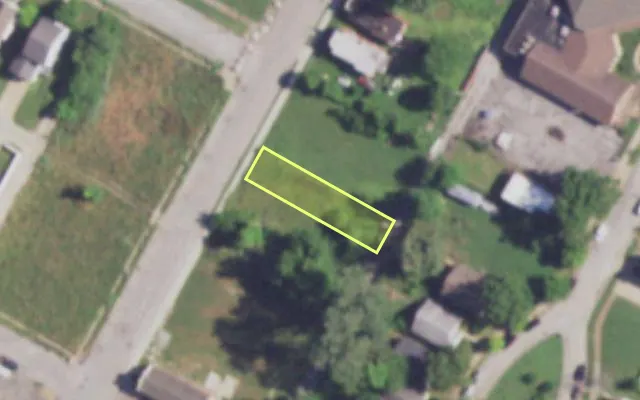 Aerial view of 1922 WHITTIER ST — vacant lot, St. Louis with approximate parcel outline
