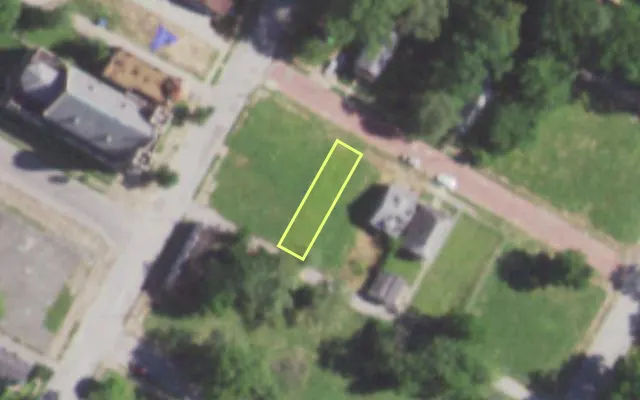 Aerial view of 5572 POWERS AV — vacant lot, St. Louis with approximate parcel outline