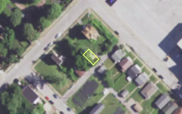 Aerial view of 1440 E COLLEGE AV — vacant lot, St. Louis with approximate parcel outline