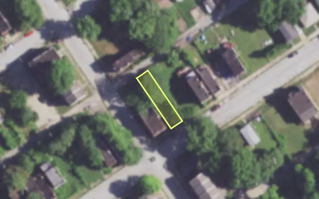 Aerial view of 1923 JOHN AV — vacant lot, St. Louis with approximate parcel outline