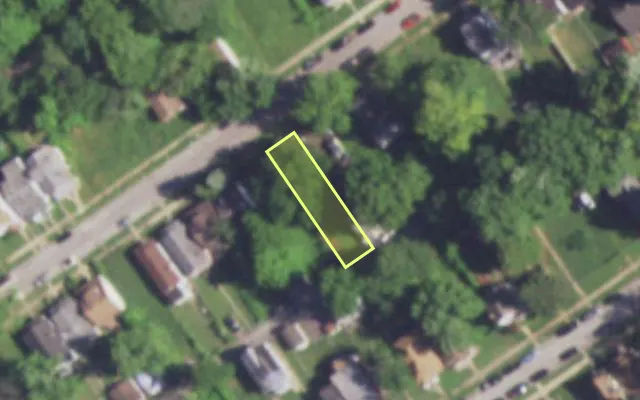 Aerial view of 5244 DAVISON AV — vacant lot, St. Louis with approximate parcel outline