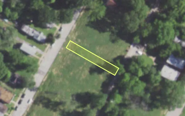 Aerial view of 2820 SEMPLE AV — vacant lot, St. Louis with approximate parcel outline